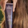 Aveda Invati Ultra Advanced™ Fortifying Leave-In Treatment uudistava hoito hennoille tai ohentuville hiuksille 25 ml thumbnail 3