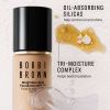 Bobbi Brown Weightless Skin Foundation SPF 15 Mini pitkäkestoinen mattapinnan antava meikkivoide kosteuttava vaikutus sävy Neutral Walnut 13 ml thumbnail 7