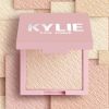 Kylie Cosmetics Kylie Jenner Kylighter kiinteä puuterimainen korostusväri sävy 060 Queen drip 8 g thumbnail 3